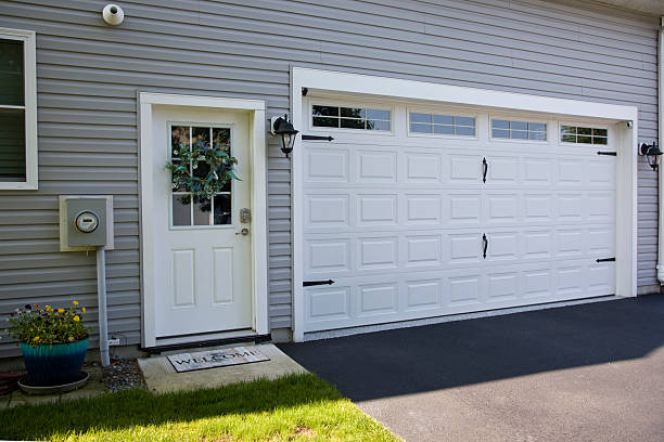 24/7 Emergency Garage Door Roller Replacement experts in Clare, MI